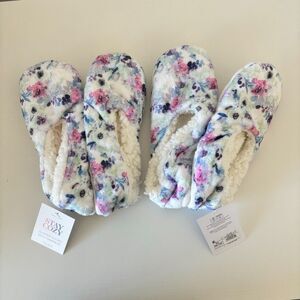 Stay Cozy Sherpa Slippers Socks w/ Grippers 2pck Women’s M / L 8-10 White Floral
